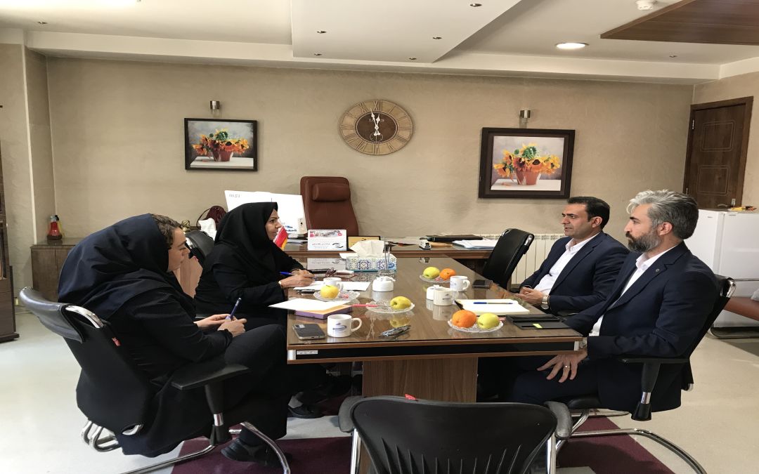 نشست صميمي با معاونت بانك مهر ايران جهت عقد قرارداد همكاري با مركز جراحي دي